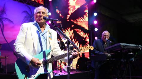 ‘Margaritaville’ singer Jimmy Buffett, who maintained Canadian roots while turning beach-bum life into an empire, dies at 76